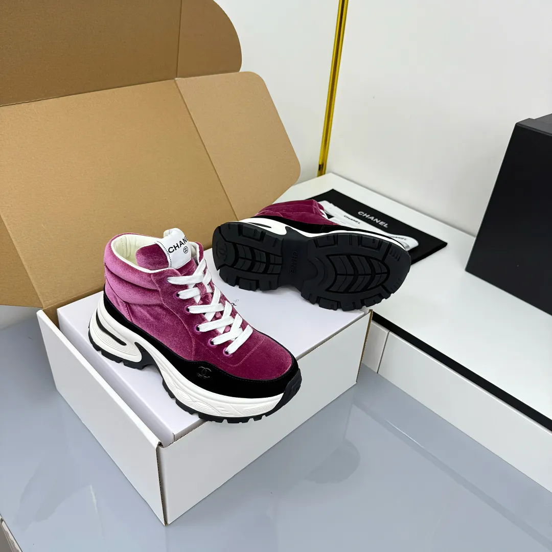 👟👟Ex-factory price 700👟👟 Chanel bread shoes ~ original calfskin panda shoes Chanel 25C latest hot style panda black and white sports shoes casual sneakers Xiaoxiang hot item classic black and white panda color coco girls must pay Fabric: original custom mixed sheepskin lining: original imported breathable mesh lining outsole: Original molded rubber + TPU combination Size: Women's 35-41